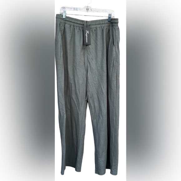 Free Prance wide legged comfy pants. Elastic waist with a draw string tie - Picture 1 of 7